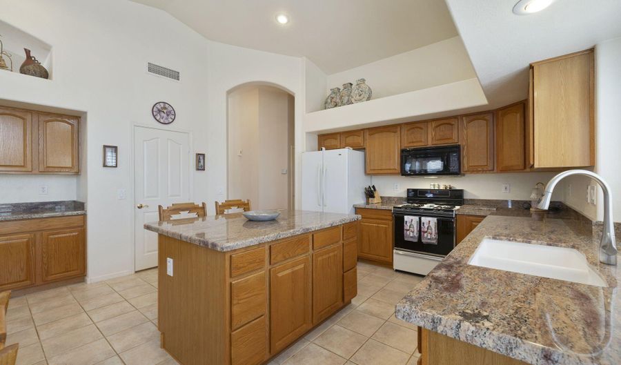12435 W Monte Vista Rd, Avondale, AZ 85392 - 4 Beds, 3 Bath