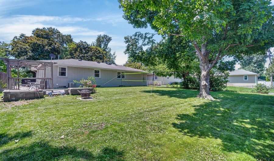618 SE Lawrence Dr, Ankeny, IA 50021 - 4 Beds, 2 Bath