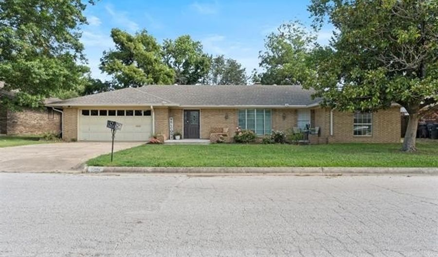 1413 Sunny, Ardmore, OK 73401 - 4 Beds, 2 Bath