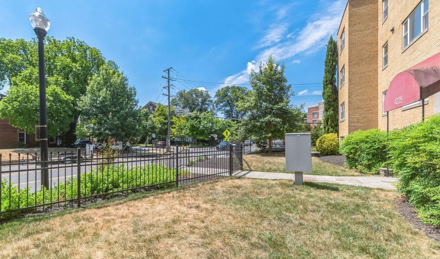 4225 N HENDERSON Rd 103, Arlington, VA 22203 - 1 Beds, 1 Bath
