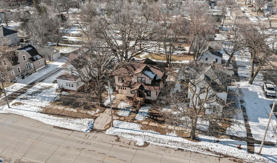 709 10th St NE, Austin, MN 55912 - 3 Beds, 2 Bath