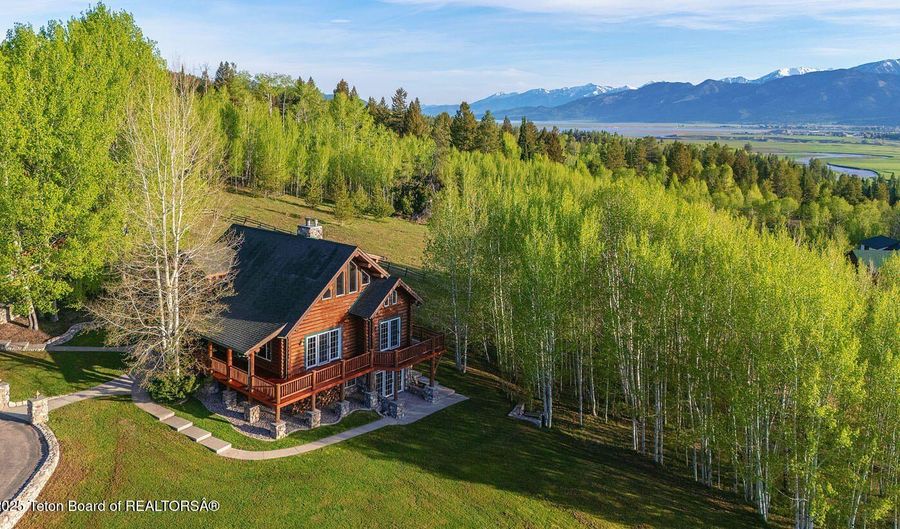 244 245 BLACK MOUNTAIN Ln, Alpine, WY 83128 - 4 Beds, 4 Bath