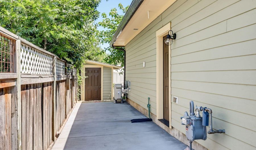 524 Drager St, Ashland, OR 97520 - 3 Beds, 3 Bath