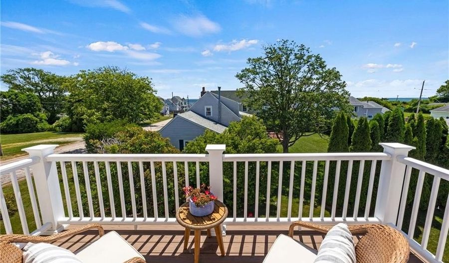 26 Walcott Ave, Narragansett, RI 02882 - 4 Beds, 3 Bath