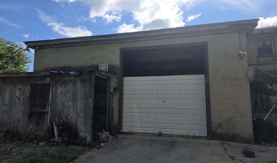 1324 W 1st St, Anderson, IN 46016 - 4 Beds, 1 Bath