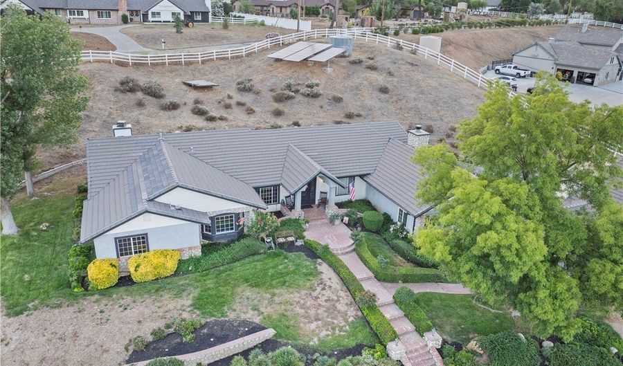 34037 Agua Dulce Canyon Rd, Agua Dulce, CA 91390 - 6 Beds, 5 Bath