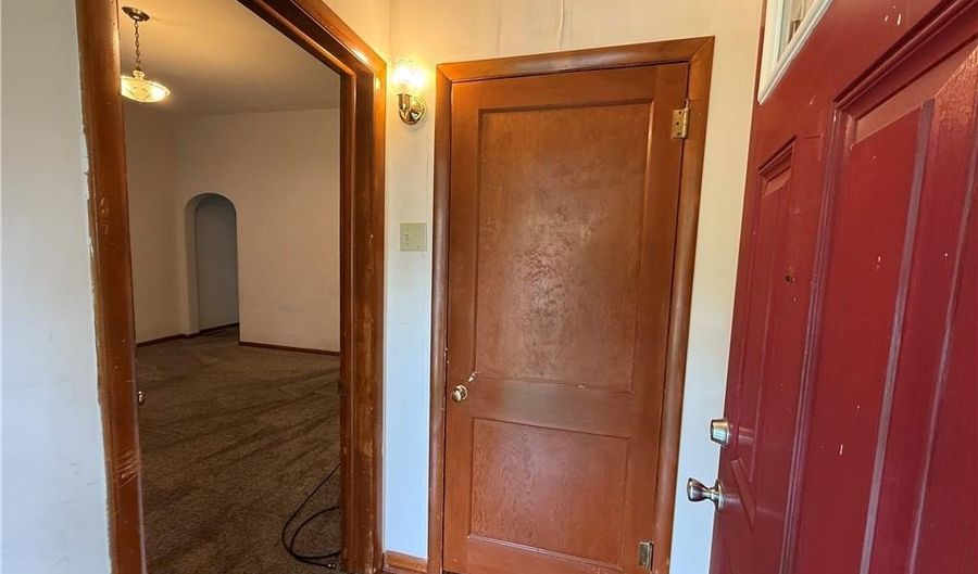 924 Kearney St, Atchison, KS 66002 - 2 Beds, 1 Bath