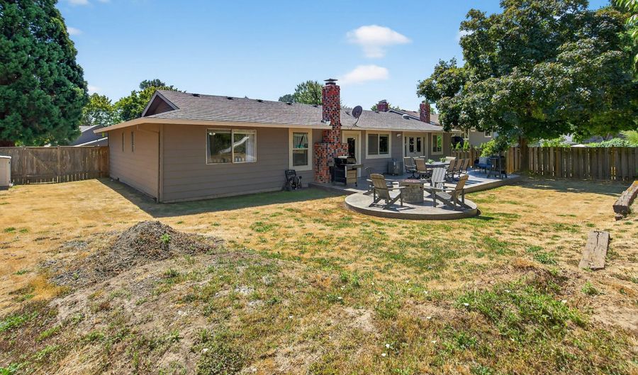 20565 SW FLORENCE St, Beaverton, OR 97078 - 3 Beds, 2 Bath