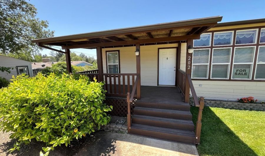 38 Mobile Mnr, Angwin, CA 94508 - 3 Beds, 2 Bath