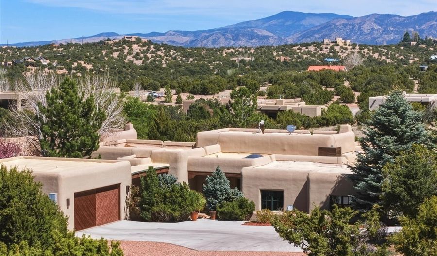 4 Plano Arbolito, Santa Fe, NM 87506 - 3 Beds, 3 Bath