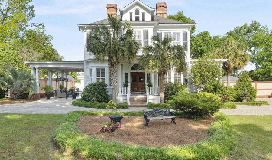 1704 Fair St, Camden, SC 29020 - 5 Beds, 6 Bath
