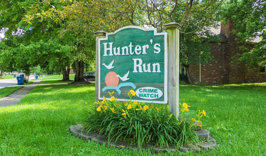 8459 Seattle Slew Ln, Indianapolis, IN 46217 - 4 Beds, 2 Bath