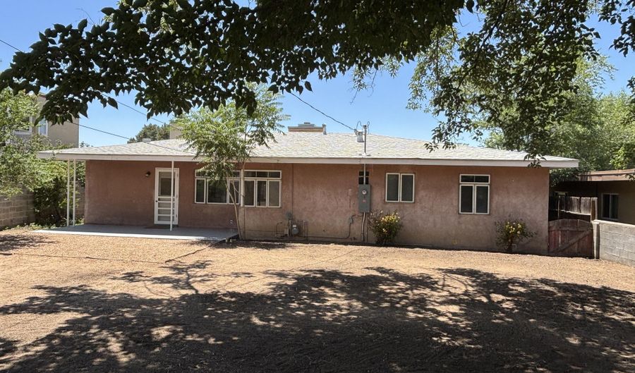 922 AVENIDA DEL SOL NE, Albuquerque, NM 87110 - 3 Beds, 2 Bath
