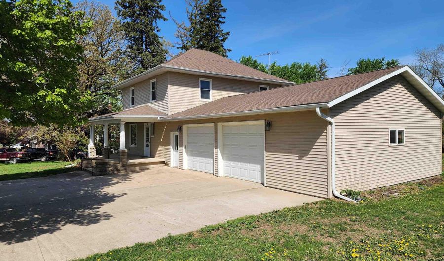 317 E 1st St, Arthur, IA 51431 - 4 Beds, 2 Bath
