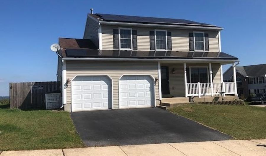 504 LONGVIEW Dr, Reading, PA 19608 - 3 Beds, 3 Bath
