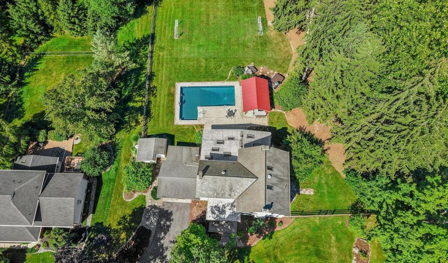 222 BASTIAN Ln, Allentown, PA 18104 - 4 Beds, 2 Bath