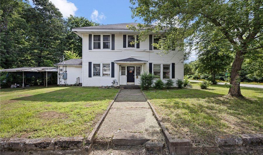 308 W Main St, Atkins, AR 72823 - 5 Beds, 2 Bath