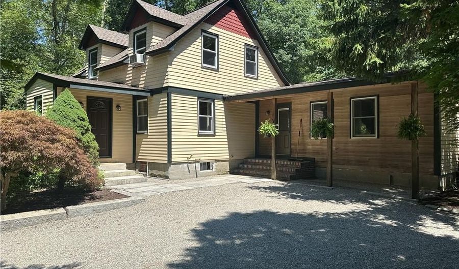 4 Boswell Trl, Foster, RI 02825 - 3 Beds, 2 Bath