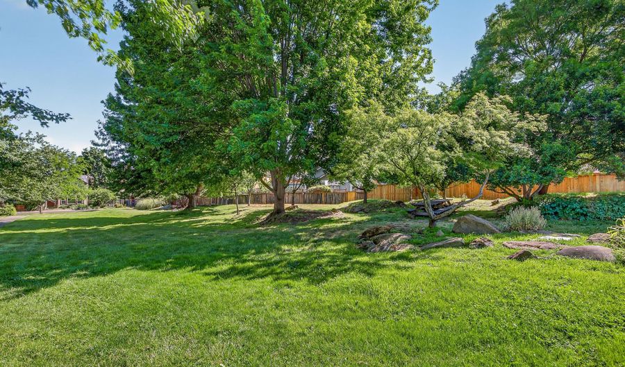 414 Parkside Dr, Ashland, OR 97520 - 3 Beds, 2 Bath