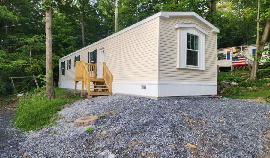 29 Dustin Dr, Bennington, VT 05201 - 2 Beds, 2 Bath