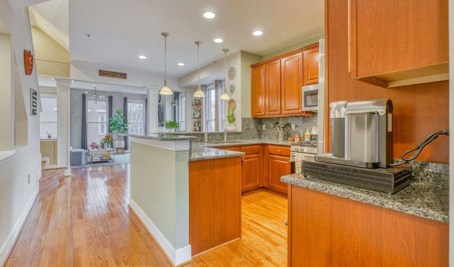 32 S REGESTER St, Baltimore, MD 21231 - 2 Beds, 2 Bath