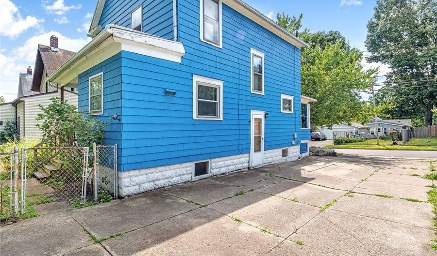 2337 22nd St SW, Akron, OH 44314 - 3 Beds, 1 Bath