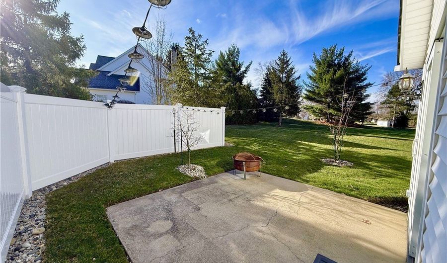25 Pine Villa Trl, Aurora, OH 44202 - 3 Beds, 3 Bath