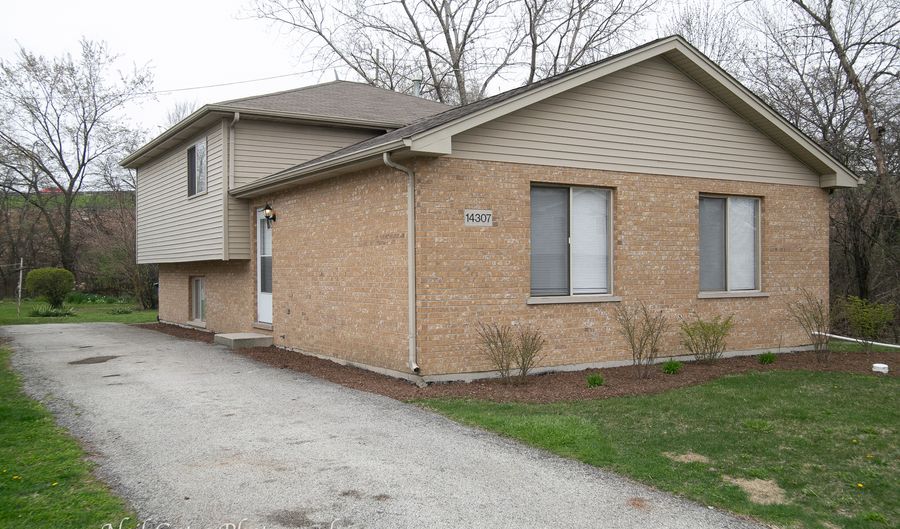 14307 Davis St, Blue Island, IL 60406 - 3 Beds, 2 Bath