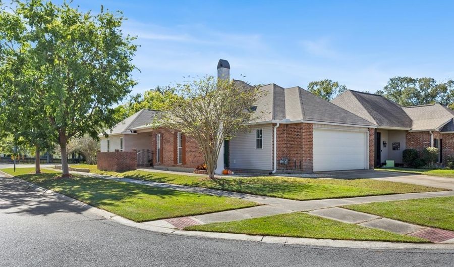 15222 High Woods, Baton Rouge, LA 70816 - 3 Beds, 2 Bath