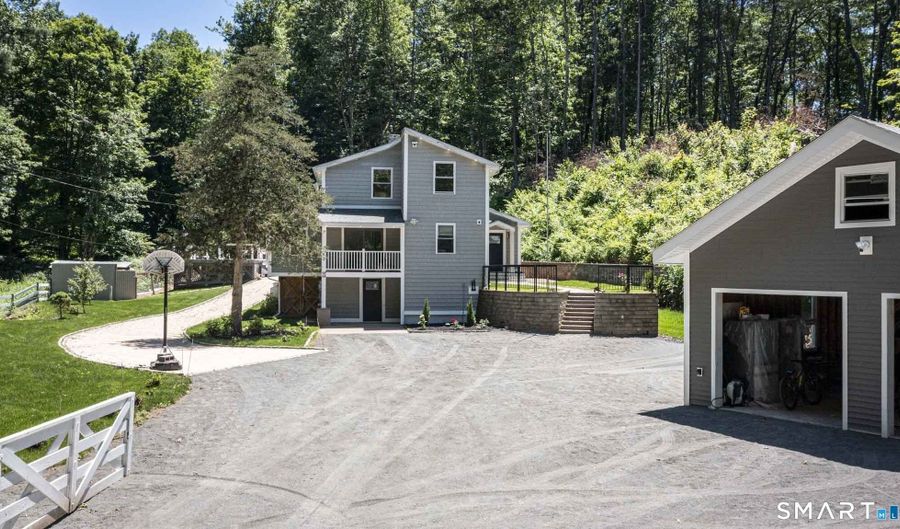50 Chidsey Rd, Avon, CT 06001 - 4 Beds, 3 Bath