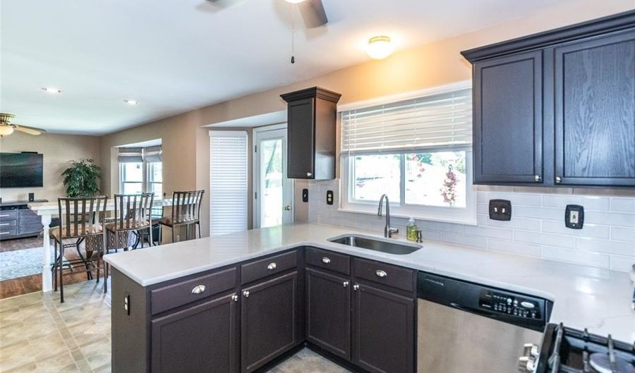 1915 Fox Pointe Dr, Arnold, MO 63010 - 4 Beds, 4 Bath