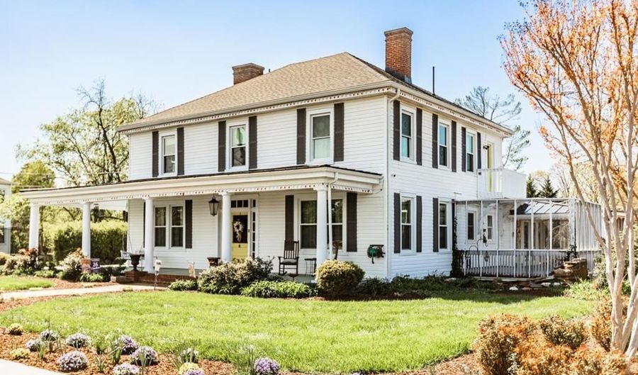 151 Burke St, Appomattox, VA 24522 - 5 Beds, 3 Bath