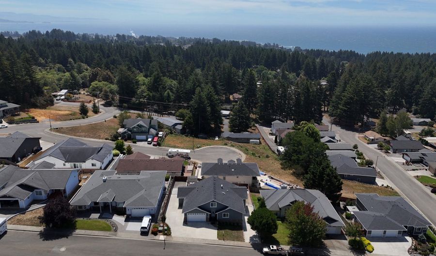 7175 VISTA RIDGE Dr, Brookings, OR 97415 - 3 Beds, 3 Bath
