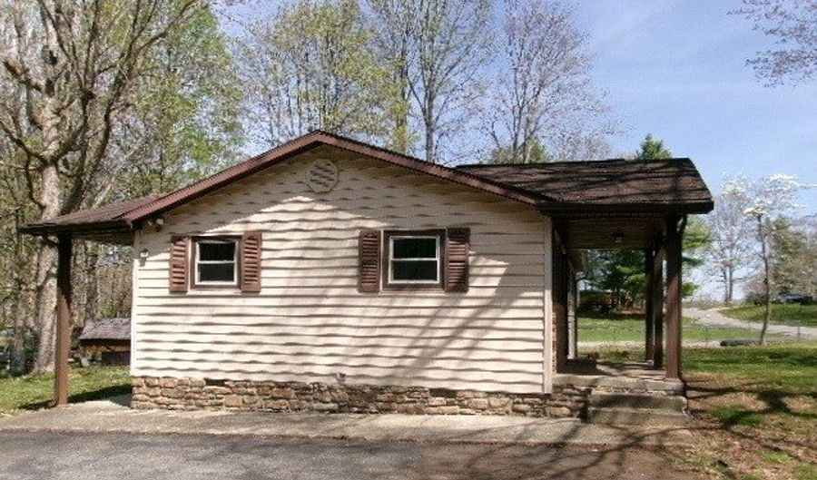 927 Old Grandview Rd, Beaver, WV 25813 - 3 Beds, 1 Bath
