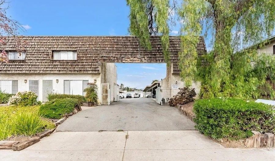 9034 Kenwood Dr 10, Spring Valley, CA 91977 - 2 Beds, 2 Bath