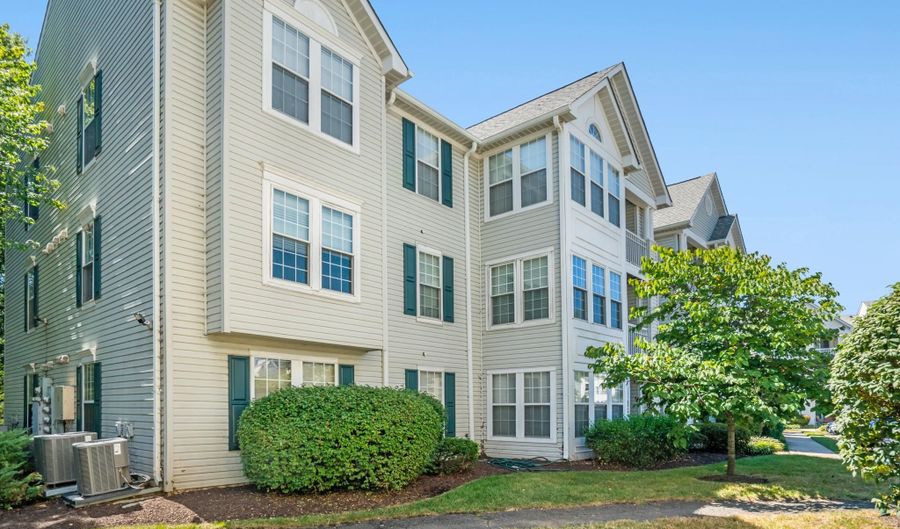7518 SNOWPEA Ct #B, Alexandria, VA 22306 - 2 Beds, 2 Bath