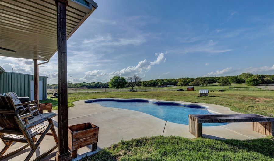 1020 County Road 1596, Alvord, TX 76225 - 3 Beds, 2 Bath