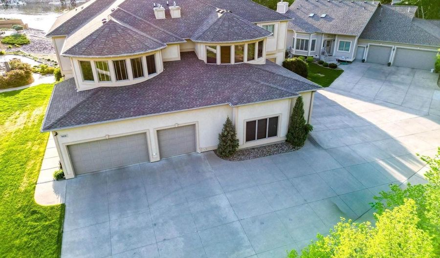 1408 Riverwood Dr, Bismarck, ND 58504 - 4 Beds, 5 Bath