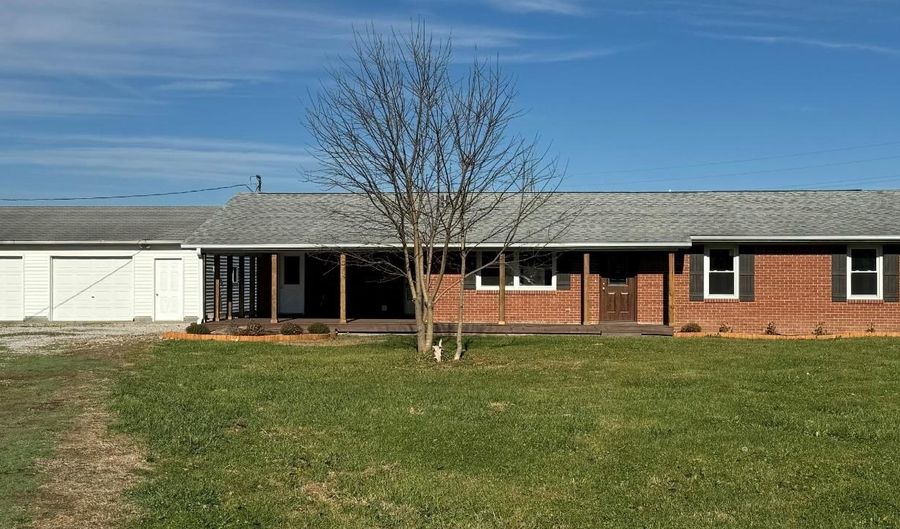 7228 W North St, Arlington, IN 46104 - 3 Beds, 2 Bath