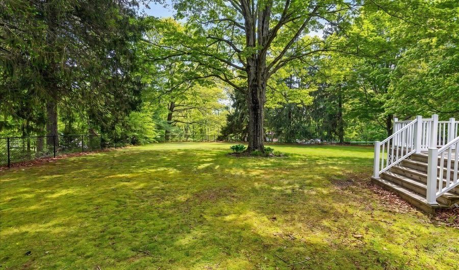 145 Liberty St, Clinton, CT 06413 - 2 Beds, 1 Bath