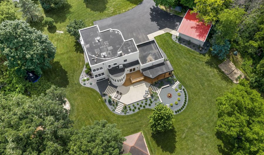 500 36th St NW, Austin, MN 55912 - 4 Beds, 4 Bath