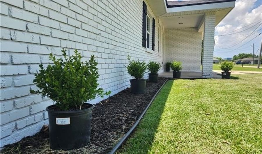 112 NU St, Belle Chasse, LA 70037 - 3 Beds, 2 Bath