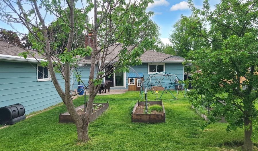 1206 E FRANCES St, Appleton, WI 54911 - 3 Beds, 2 Bath