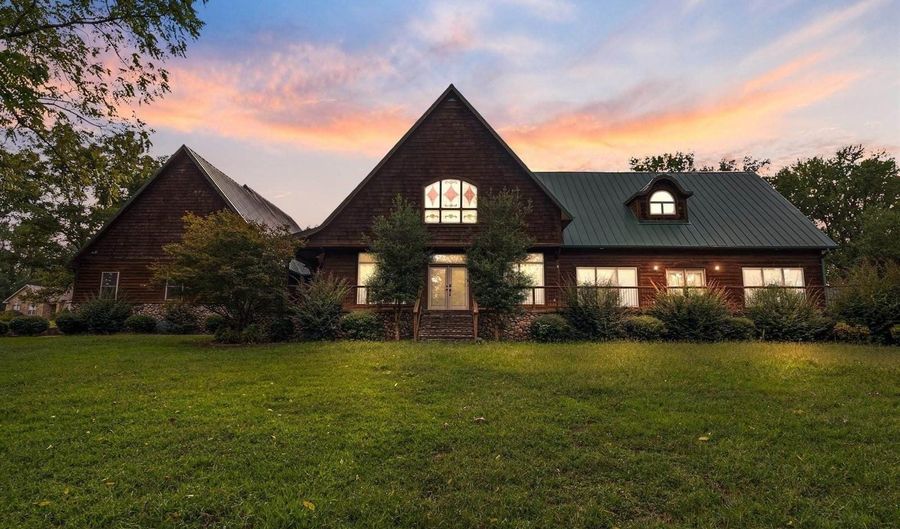 100 Plantation Ln, Batesville, AR 72501 - 5 Beds, 5 Bath
