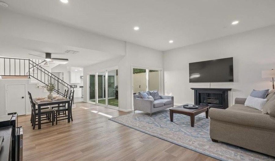 308 Commonwealth Ave, Los Angeles, CA 90020 - 3 Beds, 3 Bath