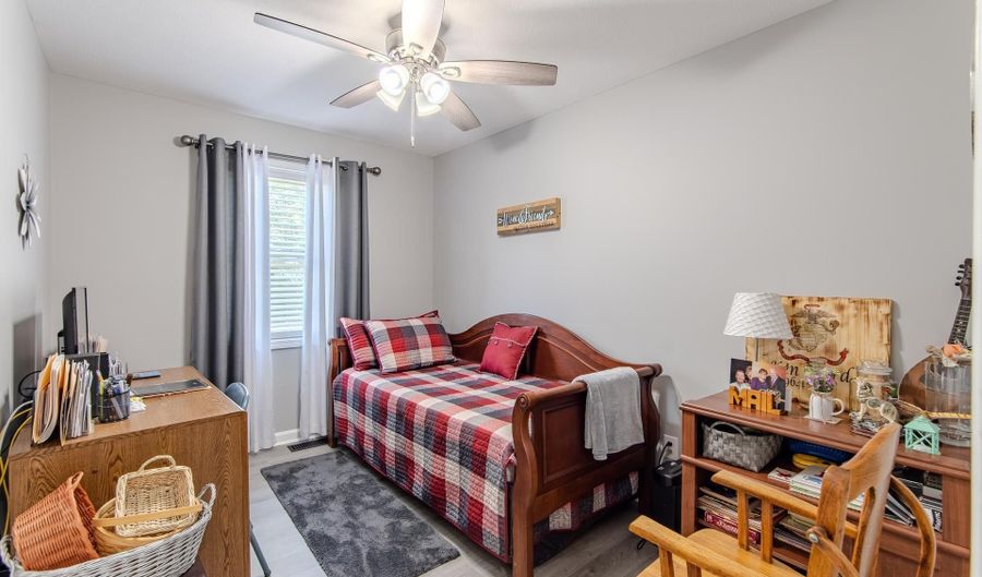 214 EDGEWOOD, Adamsville, TN 38310 - 3 Beds, 2 Bath