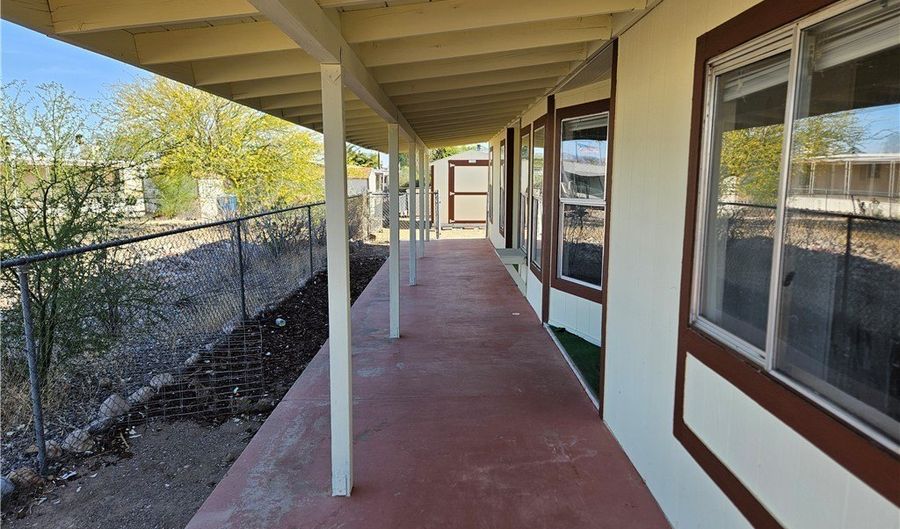 954 Roadrunner Dr, Bullhead City, AZ 86442 - 3 Beds, 2 Bath