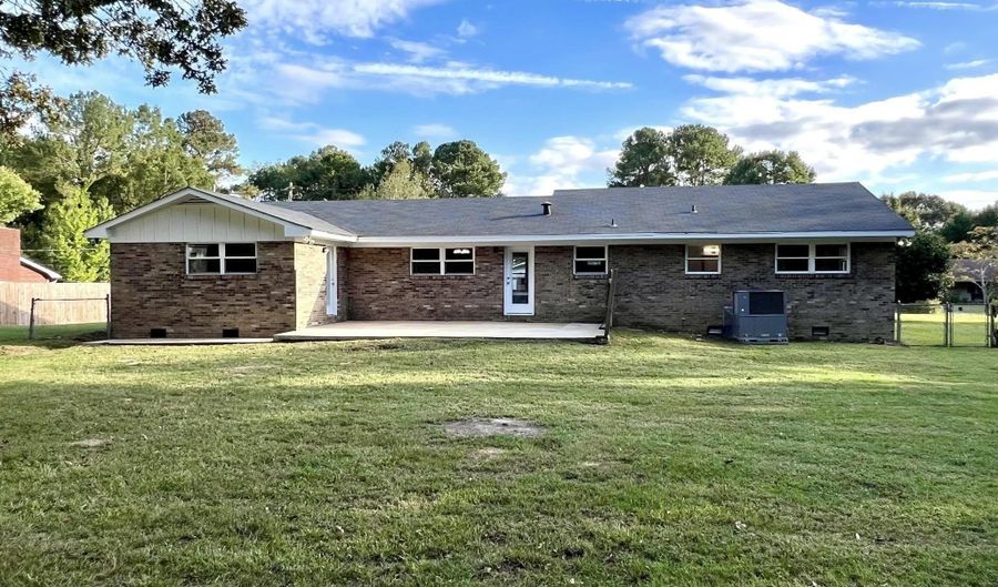 3921 LEE Dr, Anniston, AL 36207 - 3 Beds, 3 Bath