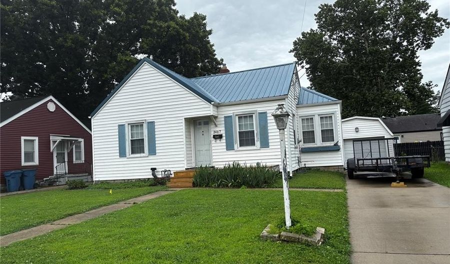 3407 Leo St, Alton, IL 62002 - 2 Beds, 2 Bath