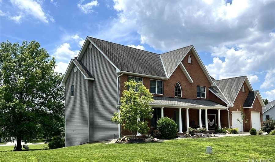 863 Marc Dr, Alton, IL 62002 - 4 Beds, 5 Bath
